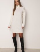 by swan Rochie Albă de Lână Oversize cu Guler Înalt Heire