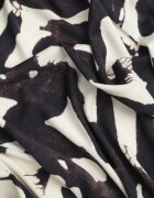 by swan Rochie-cămașă din vâscoză cu curea cu model abstract Galliana Neagră