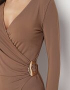 by swan Rochie Maro Cintrată cu Decolteu Plic și Aplicație Metalică Ninolira
