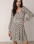 by swan Rochie Mini Bej cu Decolteu tip petrecut Kiyani