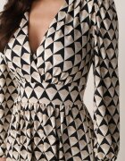 by swan Rochie Mini Bej cu Decolteu tip petrecut Kiyani