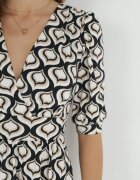 by swan Rochie neagră și bej evazată cu mâneci bufante cu model geometric Avory