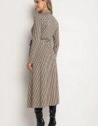 by swan Rochie tip cămașă Negru-Bej din Viscoză cu dungi Decorată cu o centură legată Nialoraen