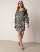 by swan Rochie Verde Mini cu nasturi și Mâneci lungi cu manșete Cynandia