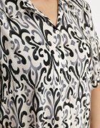 cflo Rochie neagră din Viscoză cu croi tip cutie cu model ornamental Ridisa