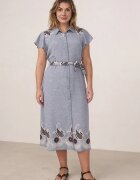christy Rochie cămașă evazată din vâscoză cu broderie și curea tip cravată Adellis Albastră