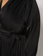 christy Rochie Maxi Neagră cu elastic în talie și decolteu petrecut Bertram