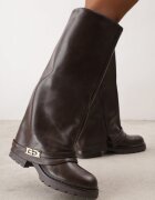 c'm paris Cizme cu carâmb tip picior de pantaloni cu aplicație metalică Alerpeia Maro