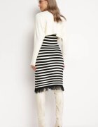  Compleu Bej deschis din două piese Rochie midi cu dungi și franjuri și Cardigan scurt cu zirconii Emoncja