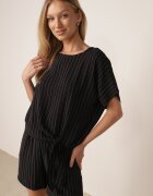 defox Compleu de vară în dungi bogat în vâscoză bluză cu tip cravată și pantaloni scurți Mazhola Negru