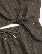 defox Compleu de vară în dungi bogat în vâscoză bluză cu tip cravată și pantaloni scurți Mazhola Verde închis