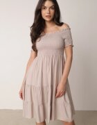 defox Rochie bej deschis din bumbac cu decolteu spaniol cu volane largi la bază Bliria
