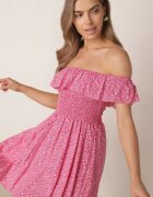 defox Rochie fucsia de bumbac cu decolteu spaniol și partea superioară încrețită cu imprimeu floral Samorea
