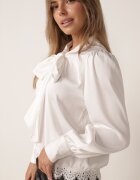 elsa.m by may Bluză Albă cu broderie ajurată și legătură la decolteu Halawena