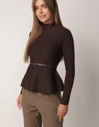 elsa.m by may Bluză cu curea bogată în vâscoză cu croială ajustată cu peplum și cu guler înalt Ruleva Maro