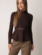 elsa.m by may Bluză cu curea bogată în vâscoză cu croială ajustată cu peplum și cu guler înalt Ruleva Maro