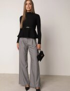 elsa.m by may Bluză cu curea bogată în vâscoză cu croială ajustată cu peplum și cu guler înalt Ruleva Neagră