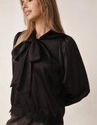 elsa.m by may Bluză Neagră cu broderie ajurată și șnur la decolteu Halawena