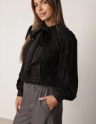 elsa.m by may Bluză Tip Cămașă Neagră cu Țesătură Embosată cu Legătură la Decolteu Sepiane