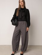 elsa.m by may Bluză Tip Cămașă Neagră cu Țesătură Embosată cu Legătură la Decolteu Sepiane