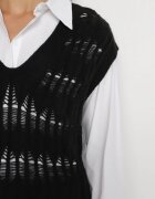 elsa.m by may Cămașă albă cu croi clasic și vestă tricotată neagră Irinellea
