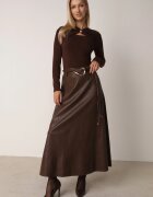 elsa.m by may Fustă evazată din imitație de piele cu curea cu cataramă geometrică Minedora Maro