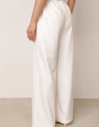 elsa.m by may Pantaloni de costum largi cu curea și cataramă pătrată Khlorile Albi