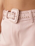 elsa.m by may Pantaloni de costum largi cu curea și cataramă pătrată Khlorile Roz