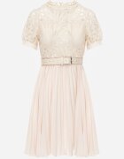 elsa.m by may Rochie Bej cu croială evazată cu dantelă pliuri și curea Bryne