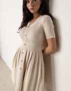 elsa.m by may Rochie bej deschis din viscoză cu croială evazată cu pliuri și nasturi Alusena