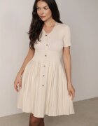 elsa.m by may Rochie bej deschis din viscoză cu croială evazată cu pliuri și nasturi Alusena
