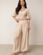 elsa.m by may Set boho de vară din vâscoză: bluză cu dantelă și pantaloni cu manșete Enatea Bej
