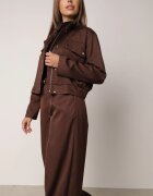 elsa.m by may Set pantaloni Alladynki și geacă bomber cu guler tip tunică și buzunare cu capse Zapara Maro