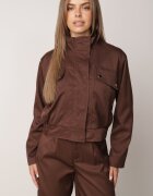 elsa.m by may Set pantaloni Alladynki și geacă bomber cu guler tip tunică și buzunare cu capse Zapara Maro