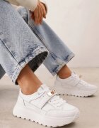 goodin Sneakers din piele pe talpă groasă cu curea și închidere metalică Cirmia Albi