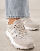 goodin Sneakers Gri deschis din piele întoarsă Decorate cu perforații și benzi Semielle