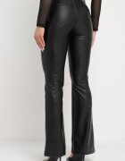 hello miss Pantaloni Negri cu croială evazată din imitație de piele Horellia