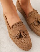 ideal Mocasini maro deschis din imitație de piele întoarsă cu perforații decorative și ciucuri Yenone