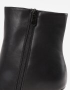 inia Botine Negre