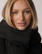 j.style Geacă Neagră cu Matlasare Geometrică Johnatta