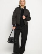 j.style Geacă Neagră Matlasată Puffer cu croi drept și elastic la mâneci Suzzana