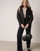 j.style Jachetă Neagră cu Matlasare Amplă și Glugă Yasidi