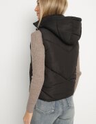 j.style Vestă Clasică Neagră cu Cusături Matlasate și Glugă Ollera