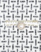 j&x Cardigan cu adaos de lână cu model geometric cu nasturi decorativi din imitație de perle Kasandra Alb