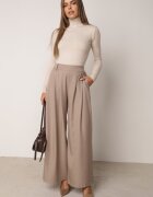 j&x Cu guler înalt din viscoză în stil clasic Timme Bej deschis