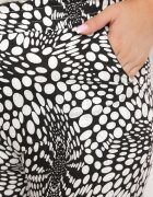 j&x Pantaloni Alb-Negru Regular cu elastic în talie și decolteu abstract Cleava