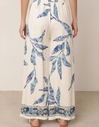 j&x Pantaloni din viscoză largi cu motiv floral Casual Nelinore Crem cu albastru