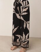 j&x Pantaloni din viscoză largi cu motiv floral Casual Nelinore Negri