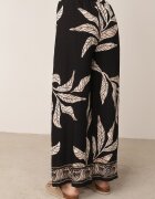 j&x Pantaloni din viscoză largi cu motiv floral Casual Nelinore Negri