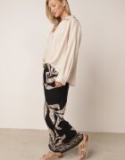 j&x Pantaloni din viscoză largi cu motiv floral Casual Nelinore Negri